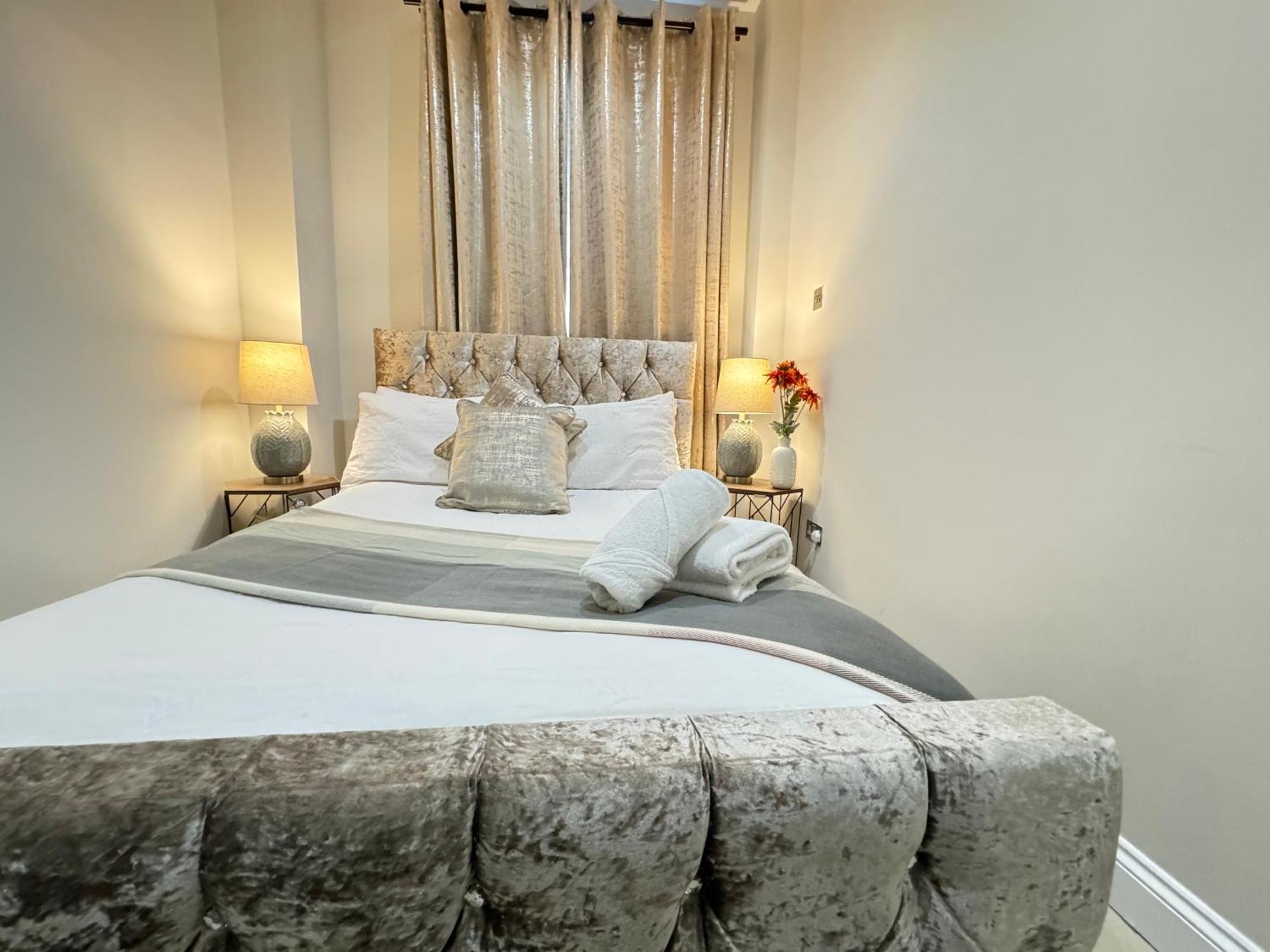 Eye One Bedroom Apartment *